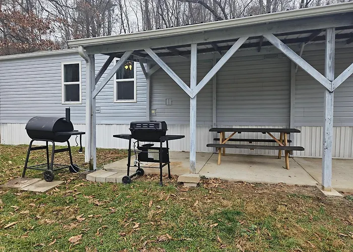 Grey Pines At Hocking Vacations